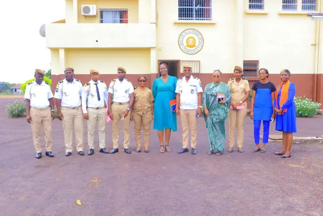 Rencontre officielle lors d'une remise de dons