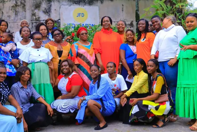Grande photo de groupe des participantes